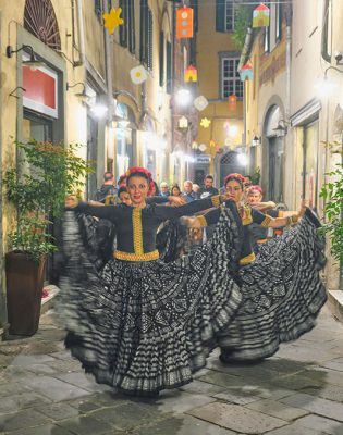 Lucca Film Festival in strada si richiama il film Frida
