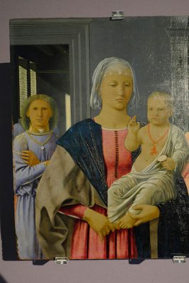 Madonna con il Bambino e due Angeli di Piero della Francesca (1474 1478 circa) (ph. © 2022 emilio dati – mondointasca.it)