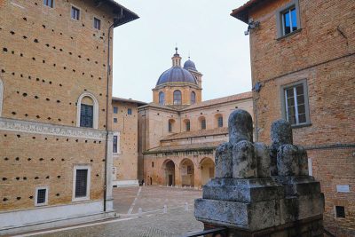 Urbino via Aurelio Saffi e vista della Cattedrale