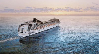 World Cruise MSC Poesia lascia il porto di Genova