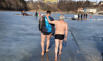 Under Ice a piedi nudi sul ghiaccio