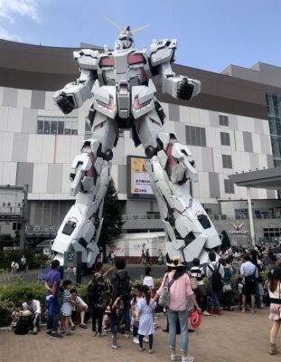 Statua di Gundam (ph. b. andreani © mondointasca.it)