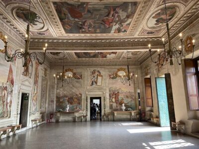 Salone con gli affreschi (ph p.ricciardi © mondointasca.it)