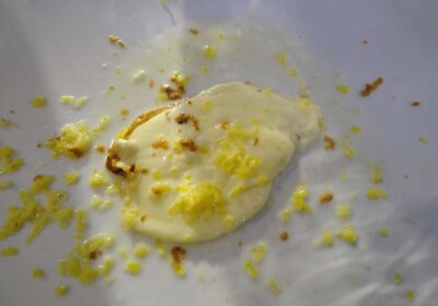 Provola affumicata con bottarda e limone tritato, ristorante San Pietro (ph. emilio dati © mondointasca.it)