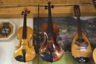 Violino, viola e mandolino della Liuteria Mirco Inguaggiato (ph. © emilio dati – mondointasca)