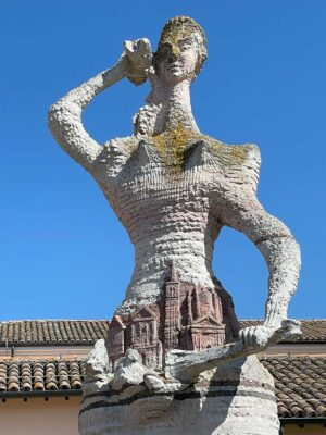 Argenta Statua che simboleggia la storia del territorio