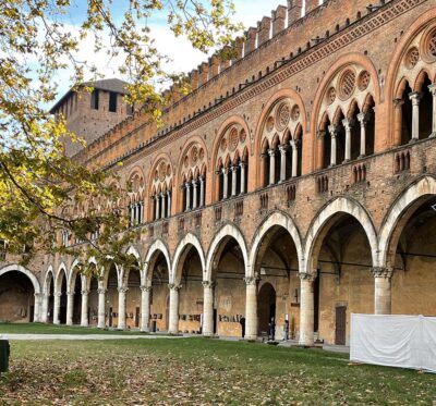 Porticato e loggiato del Castello di Pavia