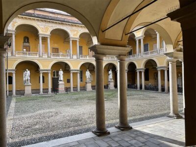Cortile interno Università di Pavia