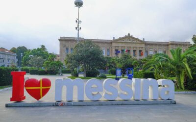 I Love Messina con alle spalle il Municipio