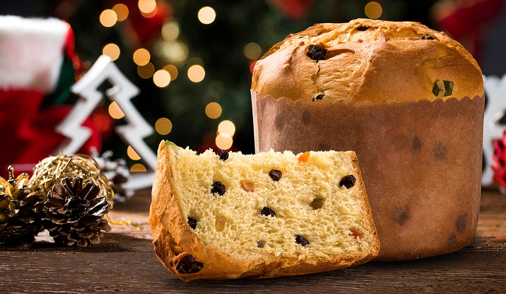 dolci natalizi Panettone, Slice, With, Candied, Fruits, With, Blinking, Blurred, Christmas