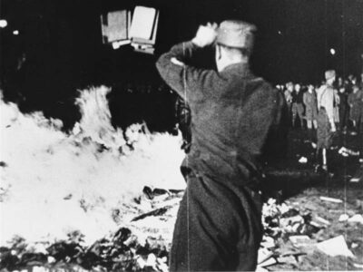 bruciare libri Berlino 10 maggio 1933