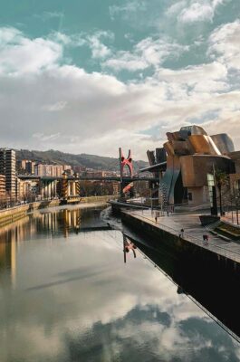 città d'arte Spagna Bilbao (credits Numan Torres via Unsplash)