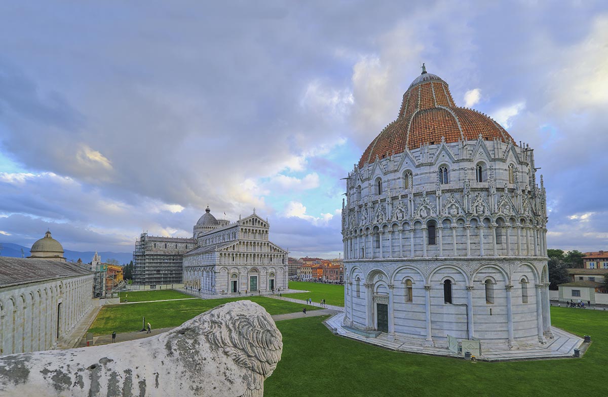 Pisa Piazza dei Miracoli Battistero San Giovanni