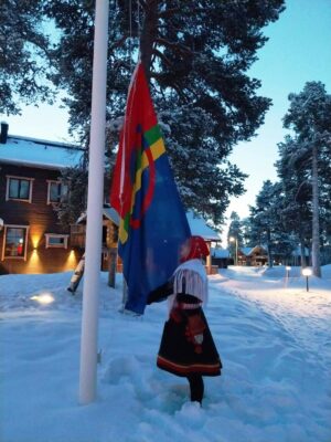 ragazza popolo Sámi, foto Nellim Wil. Hotel)