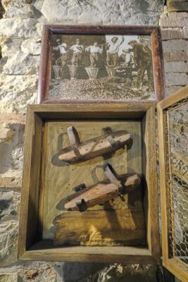 Museo del Castagno, zoccoli in legno per sbucciare le castagne