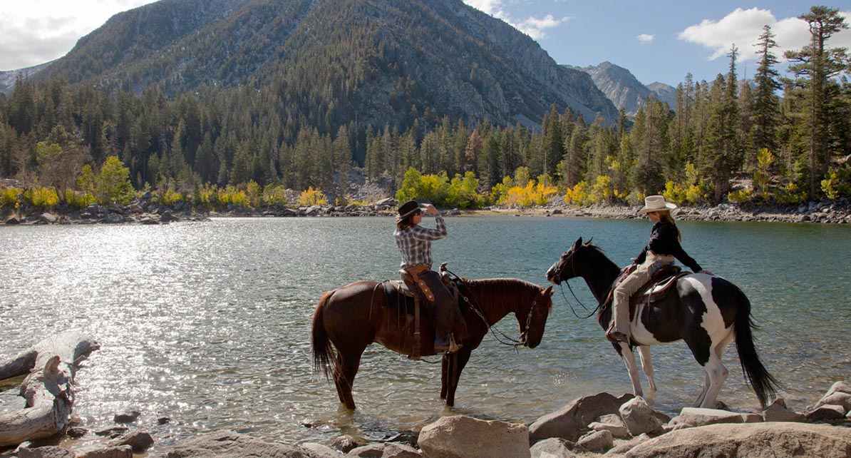 Escursione a cavallo (ph. John Wentworth © Mammoth Lakes Tourism)