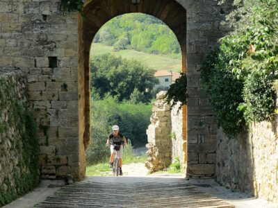 cicloturismo Via Francigena San Gimignano (credit Archivio Sloways)
