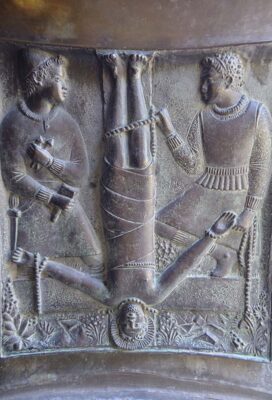 Anticoli Corrrado Chiesa di San Pietro - formelle del portale