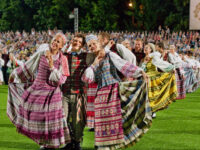 Lithuanian Song Celebration. A vilnius 100 anni di canti e tradizione