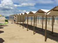 Spiaggia Riccione tipiche tende bagnino