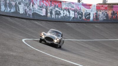 Fiat 8v sulla pista del lingotto per il 125° anniversario