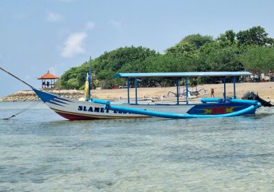 Indonesia Bali barca spiaggia di Sanur