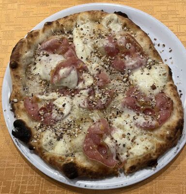 Cilento Ristorante Romeo - Mielizia - pizza fritta con miele-caciocavallo e pancetta