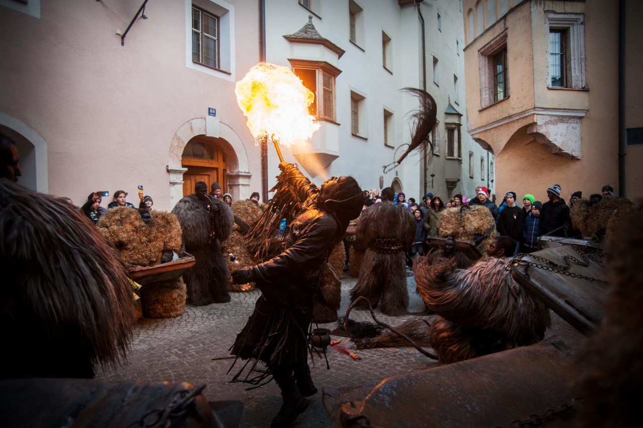 Tirolo da brividi: Krampus e mercatini natalizi tra tradizione e magia