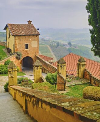 Piemonte Langhe Monferrato Roero Montà castello medievale