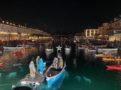 Natale 2024 Peschiera del Garda presepe sull'acqua