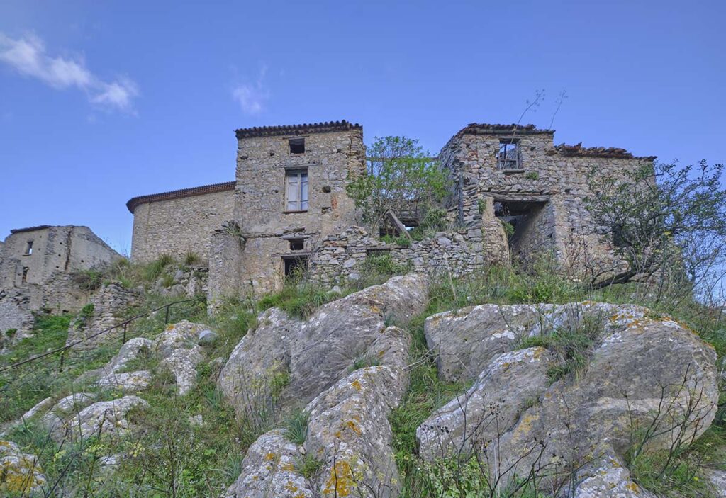 Campania Salerno Cilento Sanseverino di Centola il Paese fantasma