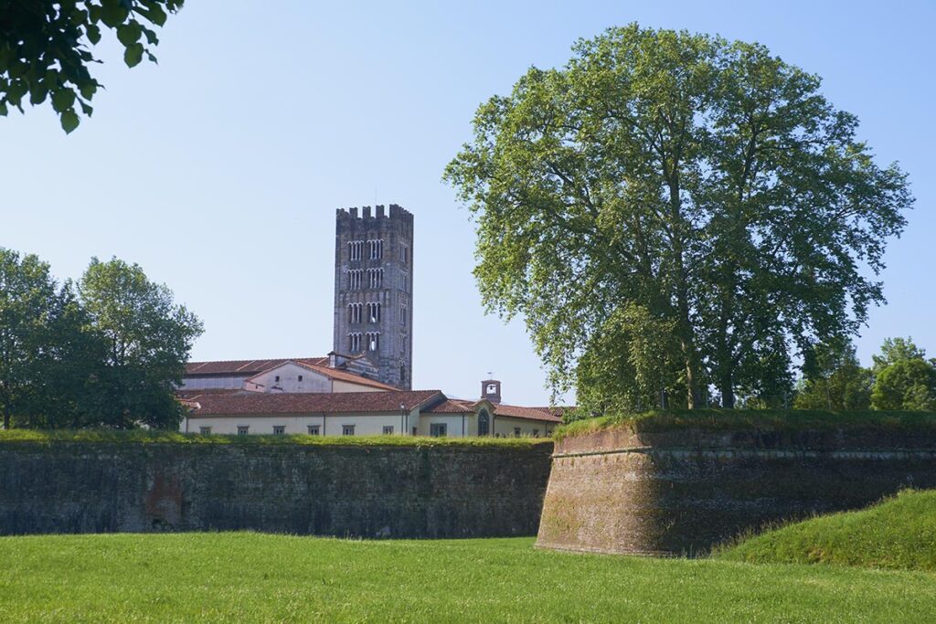 Lucca 365 Mura Urbane, bastione e Torre della Basilica di San Frediano