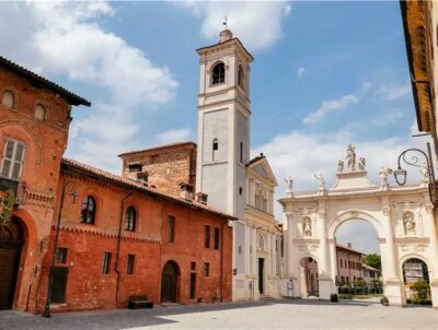 Cherasco Arco trionfale e chiesa Madonna del Rosario