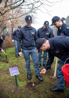 Natura e solidarietà Piantumazione dei Tulipani della memoria 