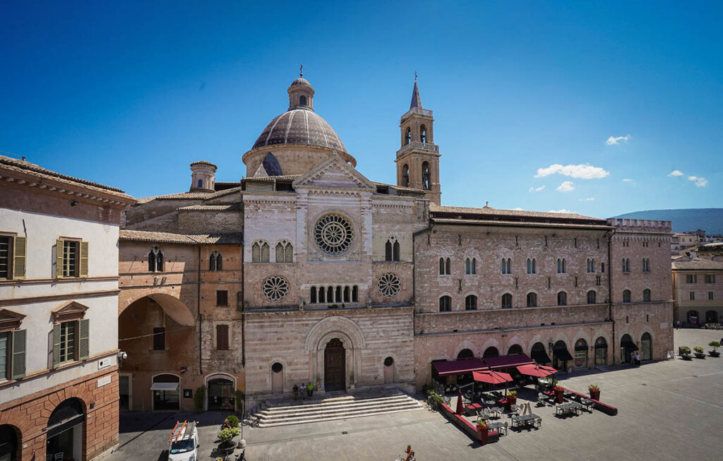 Foligno Cattedrale Palazzo Canoniche Giornate Dantesche