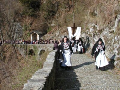 Pasqua Varallo Processione Marie 