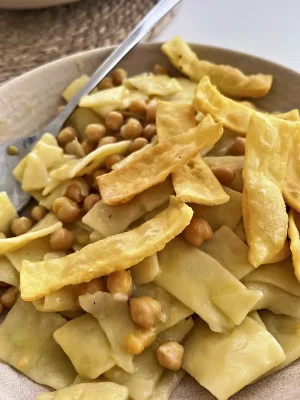 Puglia Lecce Salento ciceri e tria