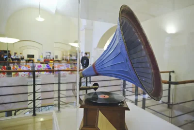 Basilicata 1: L’anima nascosta di Matera tra case grotte e chiese rupestri 5 Basilicata Matera Biblioteca Provinciale Tommaso Stigliani - i fonografi
