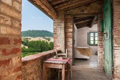 Turismo scomodo Follonico Farmhouse Siena 