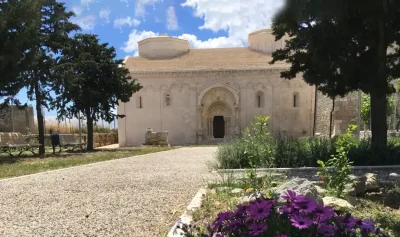 Puglia, Gargano, Manfredonia Chiesa di San Leonardo in Lama Volara