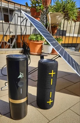Caffè espresso con ricarica usb da pannello solare portatile