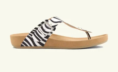 Moda e accessori, abbigliamento mare, estate 2026, completi da piscina, infradito, valigie, borse, Deichmann