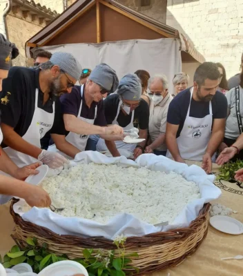 Il riscatto dei pastori nel borgo-castello: a Vallo di Nera trionfano la biodiversità e i 40 anni di Slow Food 5 Umbria, Valnerina, Val di Nera, Fior di Cacio 2026, Slow Food
