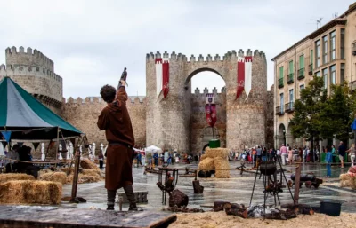 Ávila e il Viaggio nel Tempo: la Magia del Mercado de Las Tres Culturas 1 Ávila Giornate Medievali, Mercado de las Tres Culturas 2026, Feste medievali Spagna, Mura di Ávila UNESCO,