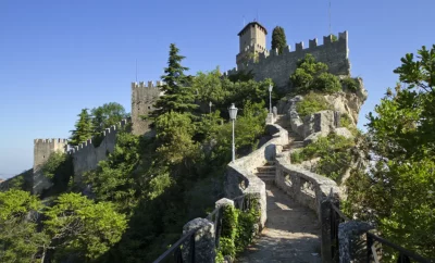 Molto più di una gita: perché è il momento di scoprire San Marino (anche da soli) 1 Cosa vedere a San Marino / guida San Marino / viaggio in solitaria / Lonely Planet San Marino / Monte Titano