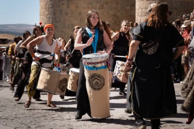 Ávila e il Viaggio nel Tempo: la Magia del Mercado de Las Tres Culturas 17 Ávila Giornate Medievali, Mercado de las Tres Culturas 2026, Feste medievali Spagna, Mura di Ávila UNESCO,
