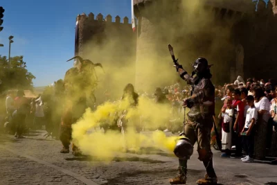 Ávila e il Viaggio nel Tempo: la Magia del Mercado de Las Tres Culturas 19 Ávila Giornate Medievali, Mercado de las Tres Culturas 2026, Feste medievali Spagna, Mura di Ávila UNESCO,