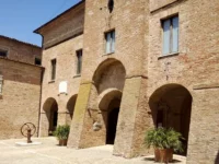 Borghi Invisibili Marche, itinerario borghi Marche, cosa vedere Barchi Orciano, turismo culturale Marche, rigenerazione urbana borghi