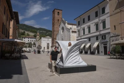 Quando la pietra impara a volare: la Versilia scolpita da Gustavo Vélez 1 Mostra Gustavo Vélez Pietrasanta 2026