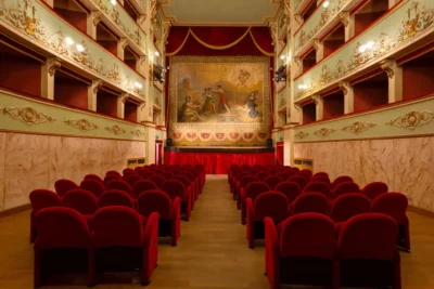 Teatri condominiali UNESCO: itinerario in 10 tappe tra Marche, Umbria ed Emilia-Romagna 4 teatri condominiali unesco, teatri unesco italia centrale, itinerario teatri unesco, patrimonio unesco marche umbria emilia romagna, teatri all'italiana unesco